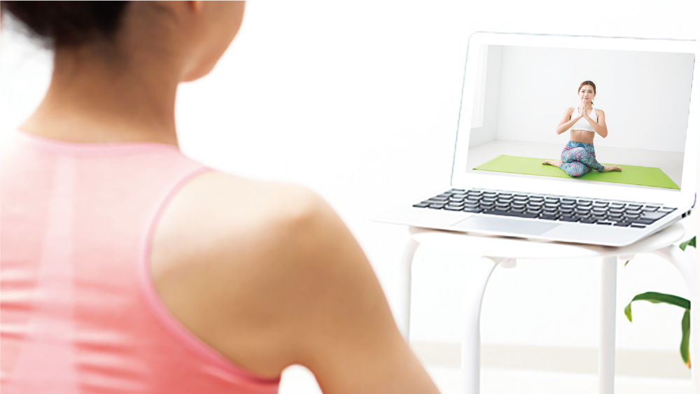 商品の製造をしている従業員の写真